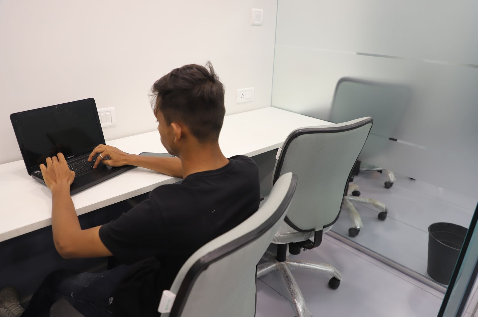 coworking space near borivali station 3seater cabin