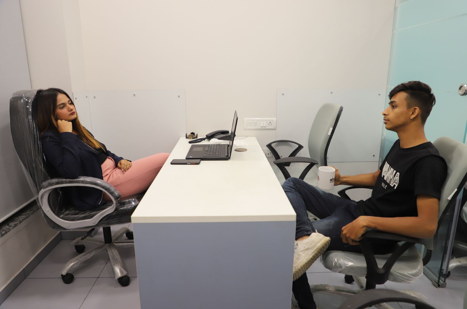 coworking space in borivali 6 seater cabin